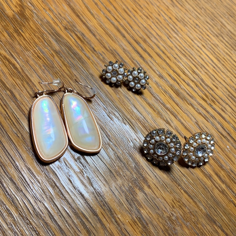 Jewelry - Picture 2 of 3